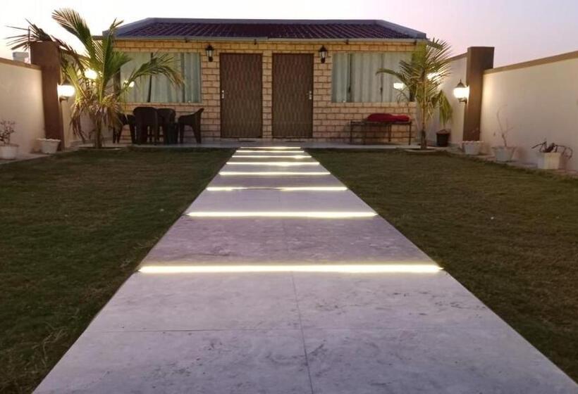 فندق Krishna Farm & Forest