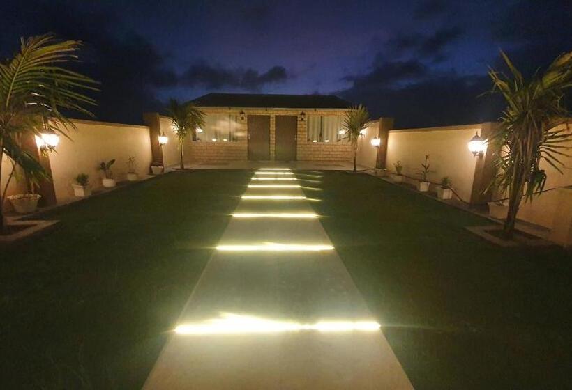 ホテル Krishna Farm & Forest