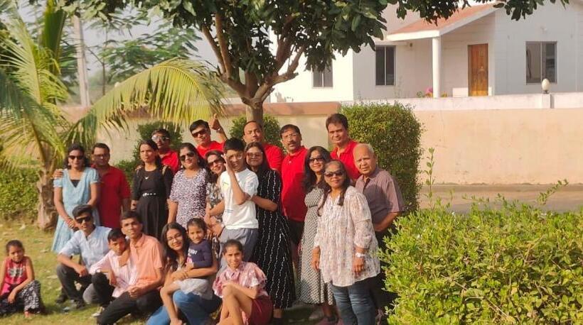 فندق Krishna Farm & Forest