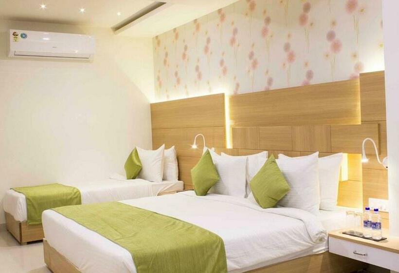 호텔 Madhuvan Suites By Blues