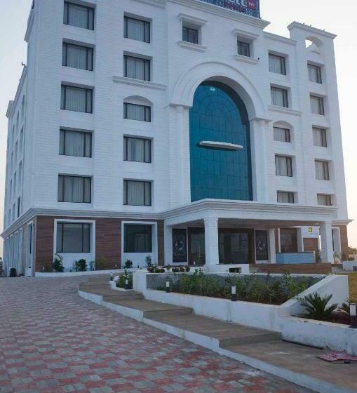 호텔 Madhuvan Suites By Blues