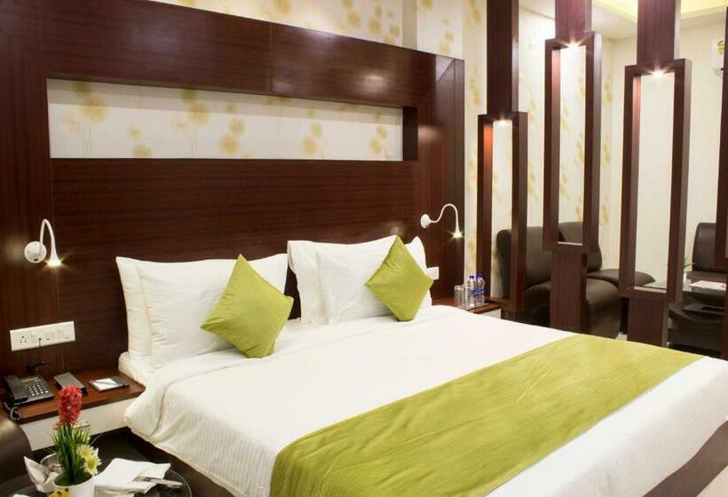 호텔 Madhuvan Suites By Blues