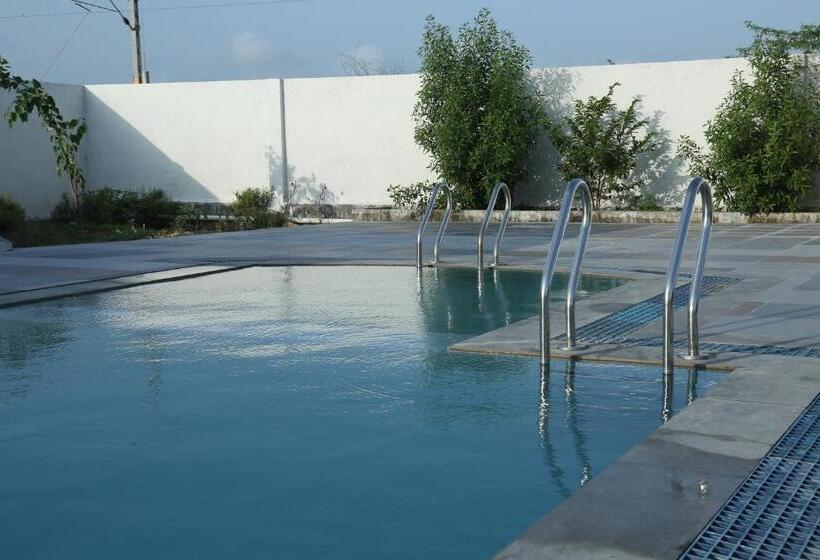 호텔 Madhuvan Suites By Blues