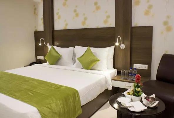 호텔 Madhuvan Suites By Blues