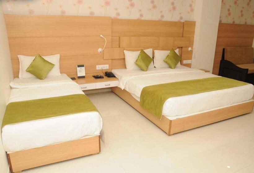 호텔 Madhuvan Suites By Blues