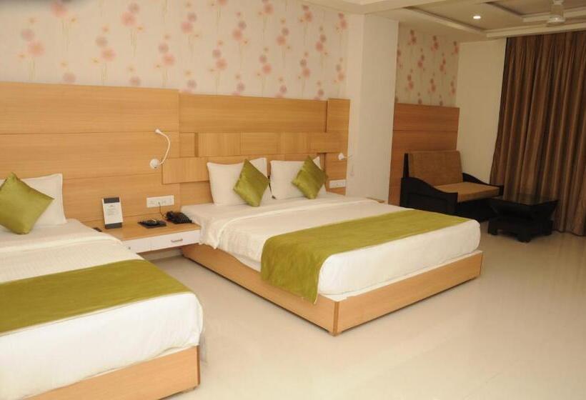 호텔 Madhuvan Suites By Blues