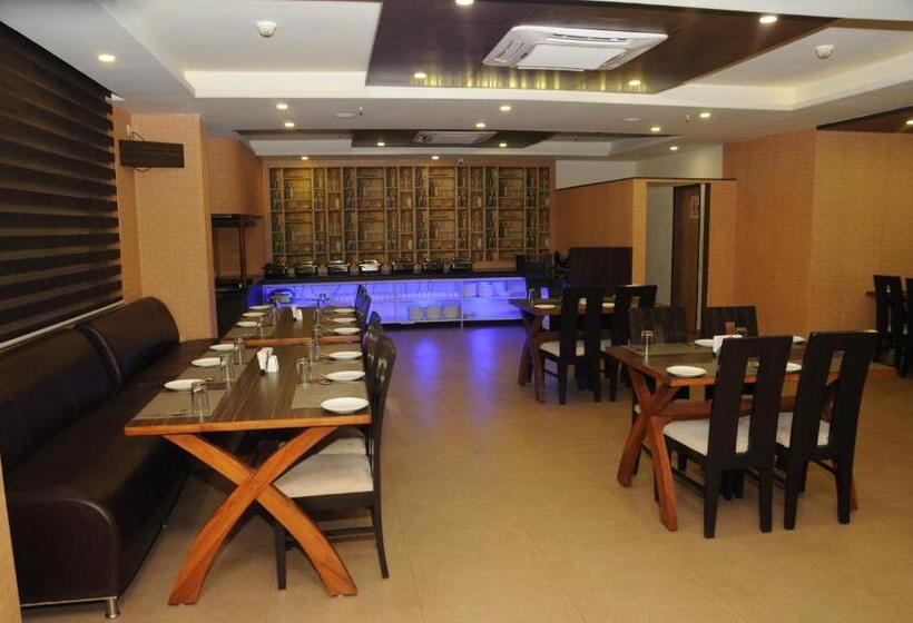 호텔 Madhuvan Suites By Blues