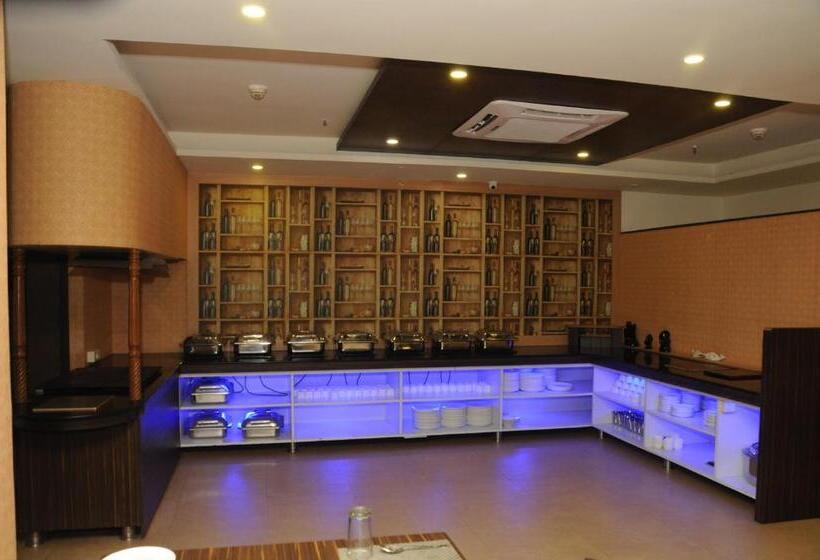 호텔 Madhuvan Suites By Blues