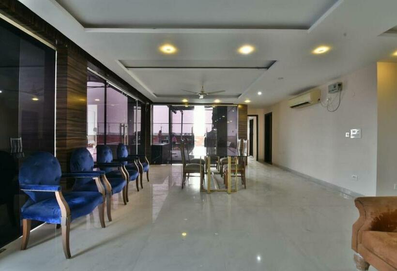 Отель The Clovers Inn