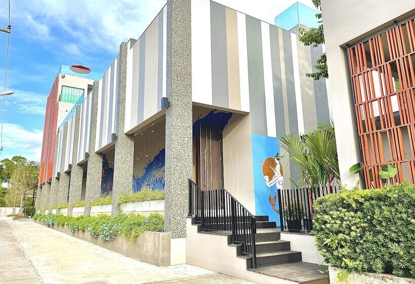 בית מלון כפרי The Poem