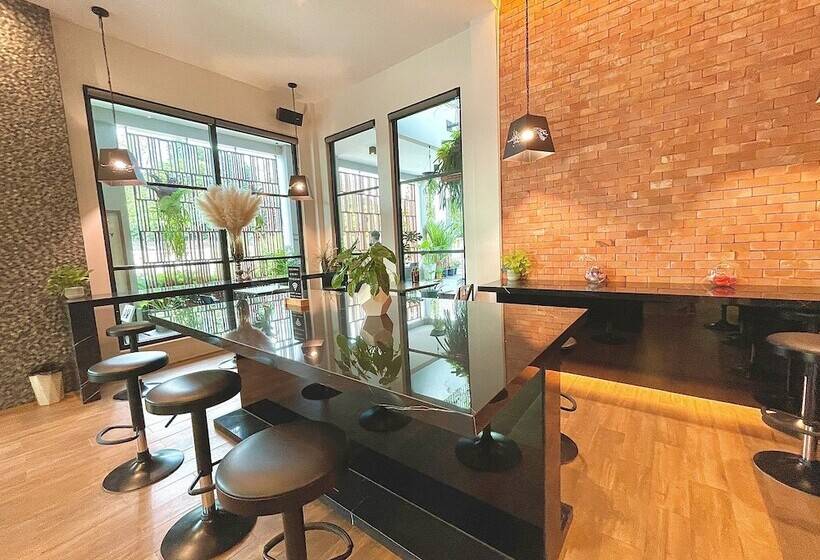 בית מלון כפרי The Poem