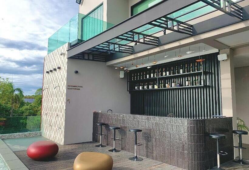 בית מלון כפרי The Poem