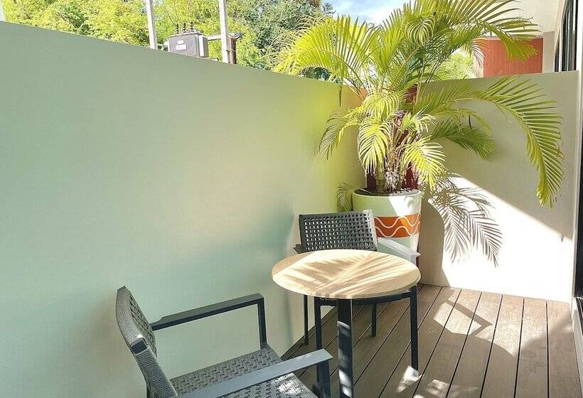 בית מלון כפרי The Poem