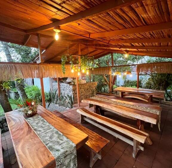 هتل Villa Sonia Eco Hostel