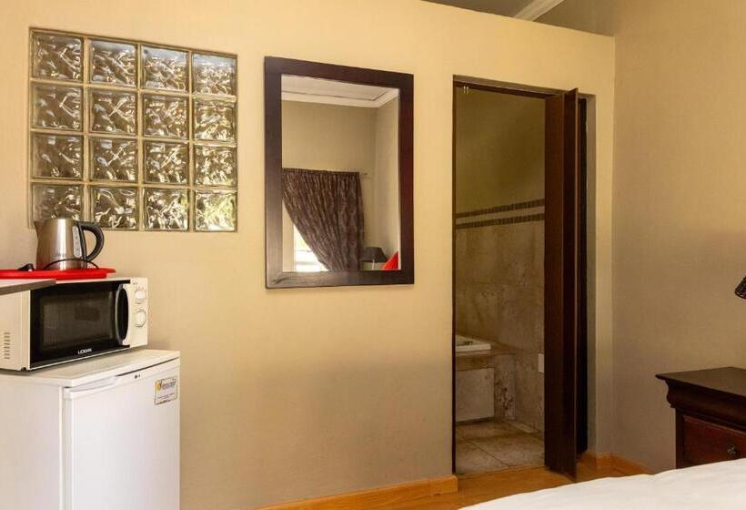 פנסיון Ikhutse Manor Guesthouse