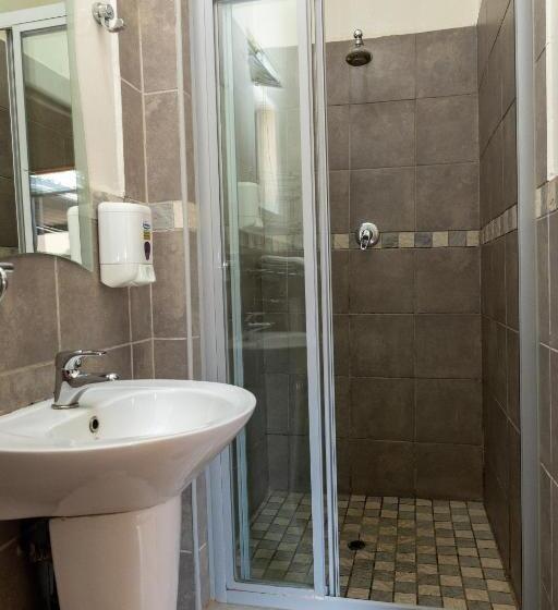 פנסיון Ikhutse Manor Guesthouse