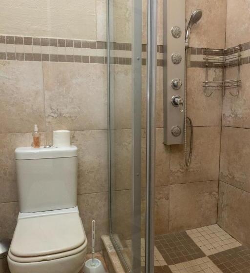 פנסיון Ikhutse Manor Guesthouse