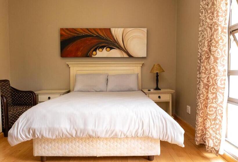 פנסיון Ikhutse Manor Guesthouse