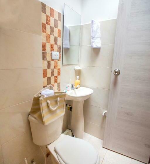 Пансион Komodo Alojamiento Hostal Autoservicio, Ubicado Muy Cerca Al Centro Histórico Baño Privado, Wifi