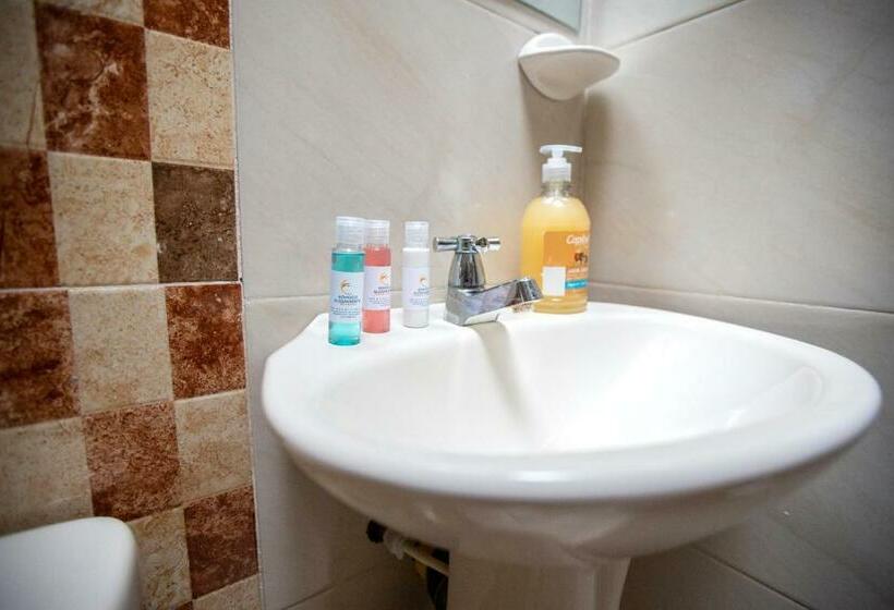 Пансион Komodo Alojamiento Hostal Autoservicio, Ubicado Muy Cerca Al Centro Histórico Baño Privado, Wifi