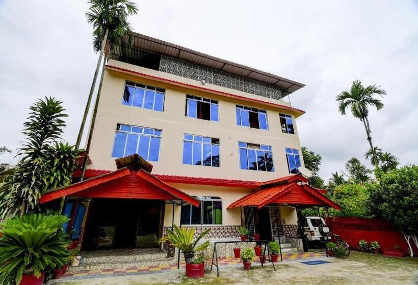 Отель Ekora Resort