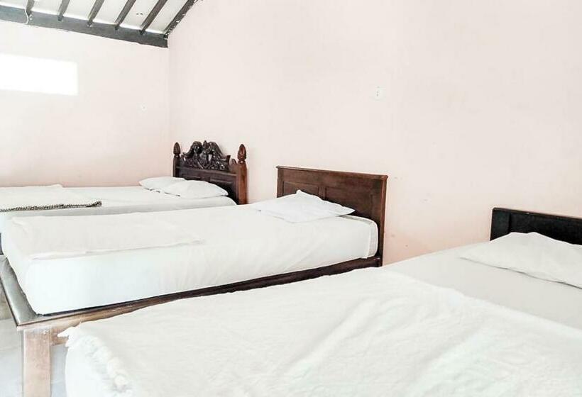 בית מלון כפרי Ombak Indah Resort Tanjung Setia