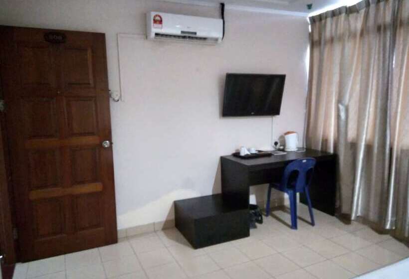 בית מלון כפרי Oyo 90376 Centre Point