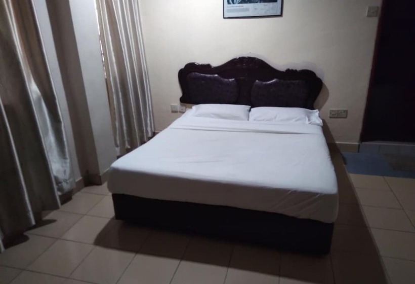 בית מלון כפרי Oyo 90376 Centre Point