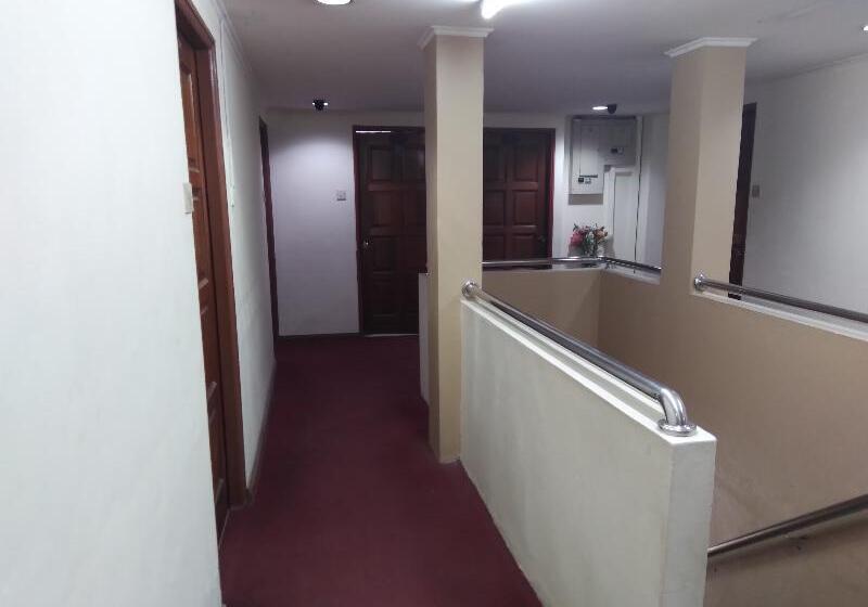 בית מלון כפרי Oyo 90376 Centre Point