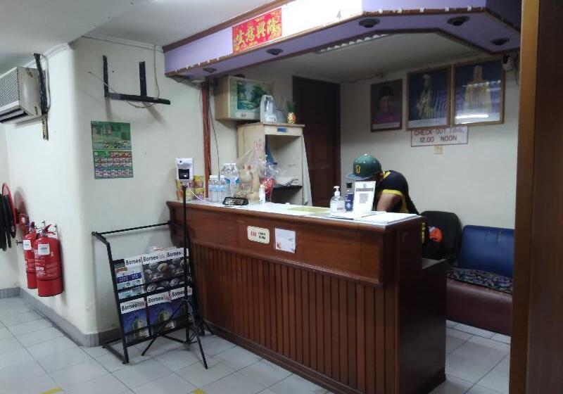 בית מלון כפרי Oyo 90376 Centre Point