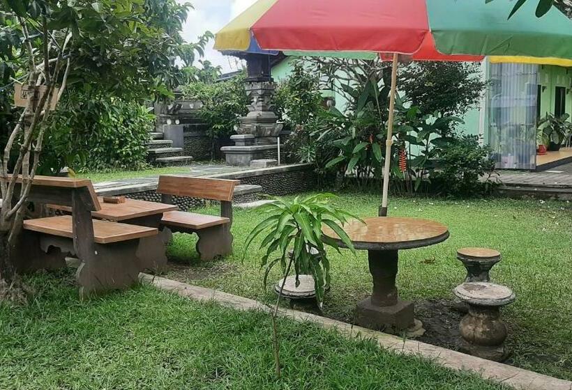 בית מלון כפרי Oyo 90714 Umah Pande Tabanan