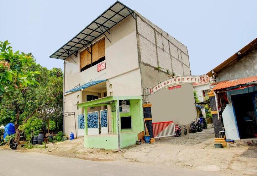 فندق Oyo 90725 Zeevanna Guest House Syariah