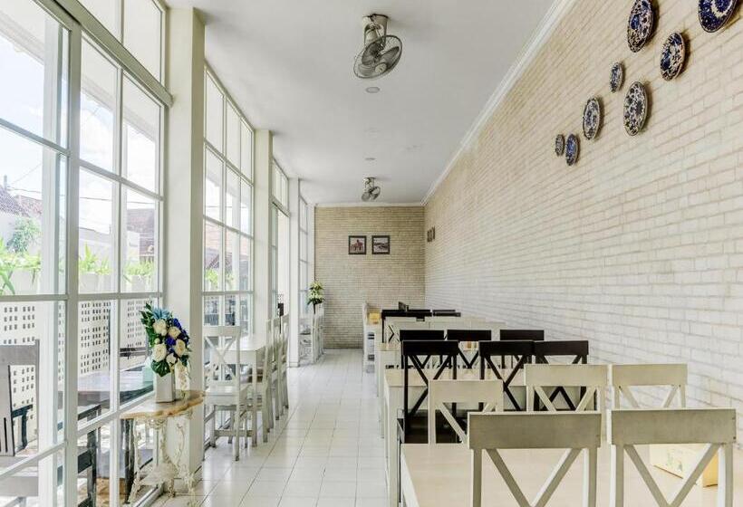 Отель Padekosan