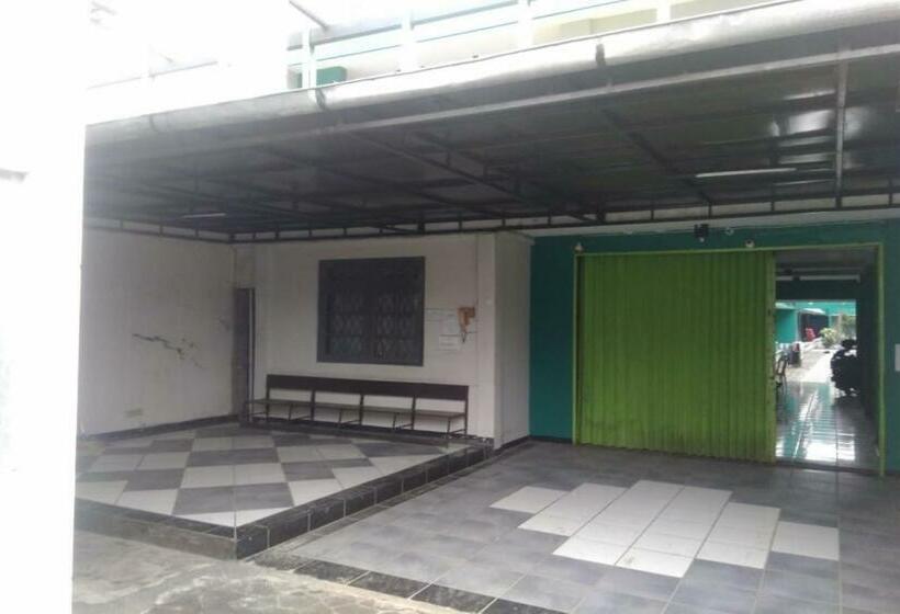 בית מלון כפרי Oyo 90766 Gardenia Boarding House