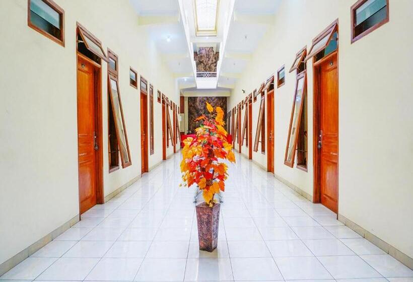 ホテル Oyo Flagship 90723 Khalifi House Malang