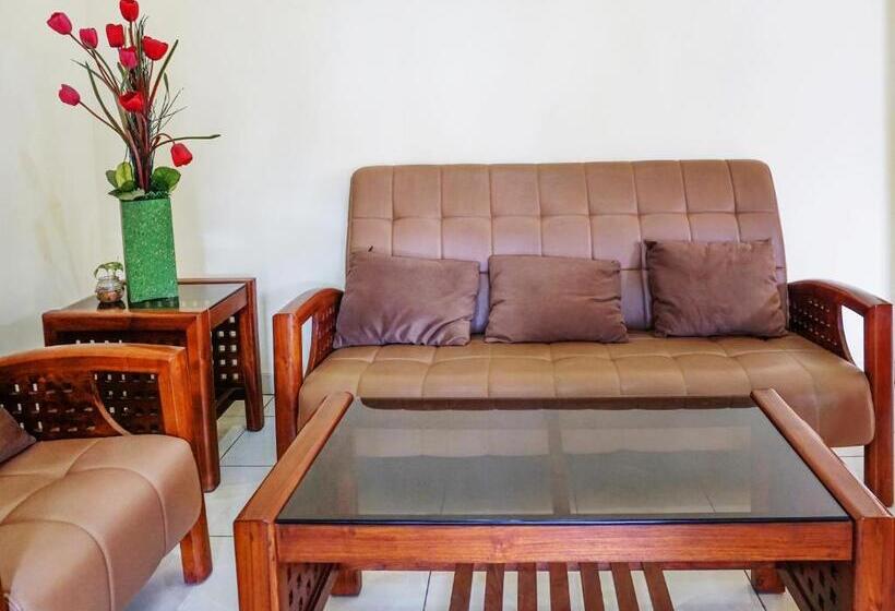 ホテル Oyo Flagship 90723 Khalifi House Malang