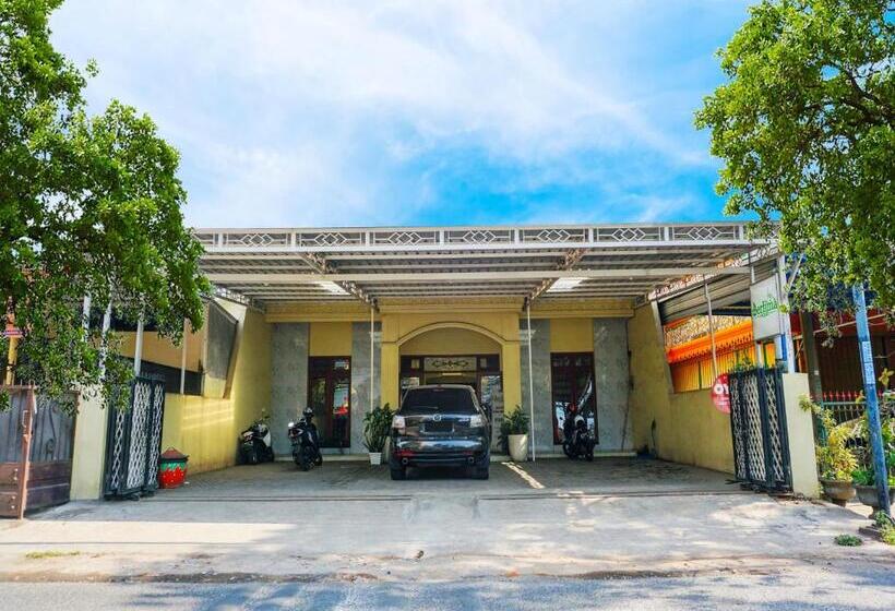 ホテル Oyo Flagship 90723 Khalifi House Malang