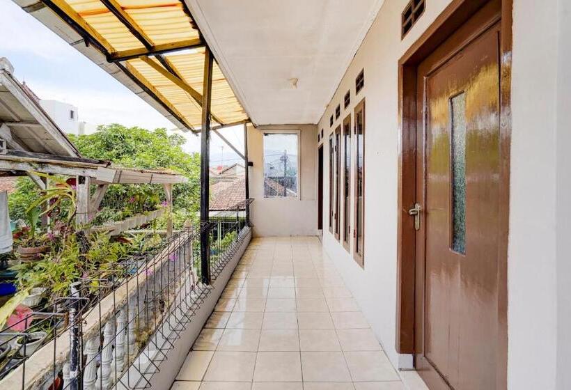 ホテル Spot On 90701 Kost Syariah Deris