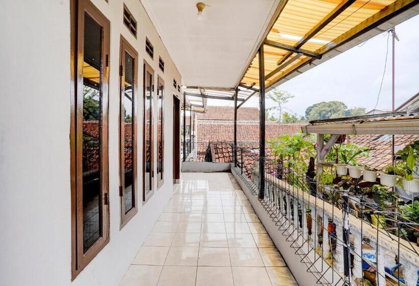 ホテル Spot On 90701 Kost Syariah Deris