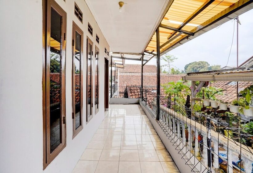 ホテル Spot On 90701 Kost Syariah Deris