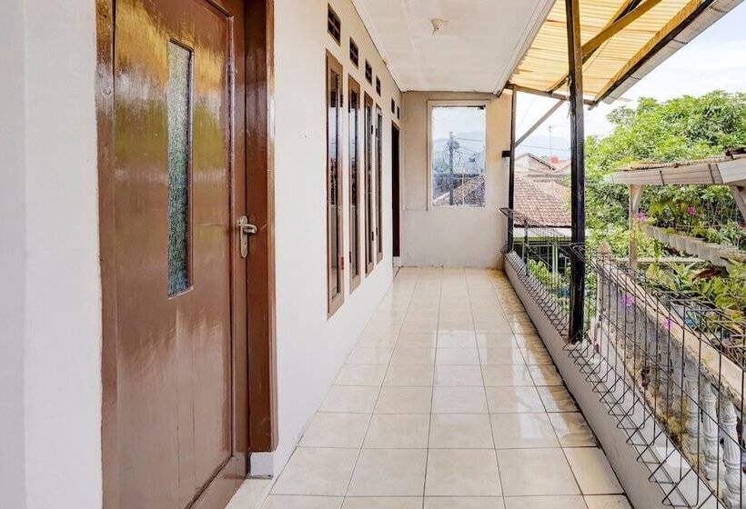 ホテル Spot On 90701 Kost Syariah Deris