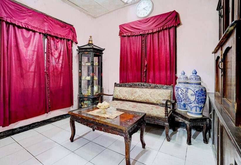 ホテル Spot On 90701 Kost Syariah Deris