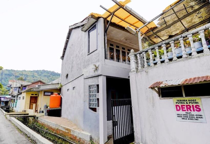 ホテル Spot On 90701 Kost Syariah Deris