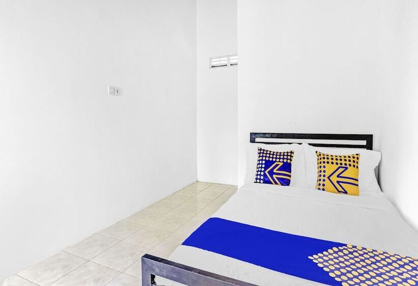 ホテル Spot On 90742 Kinanthy Homestay Syariah