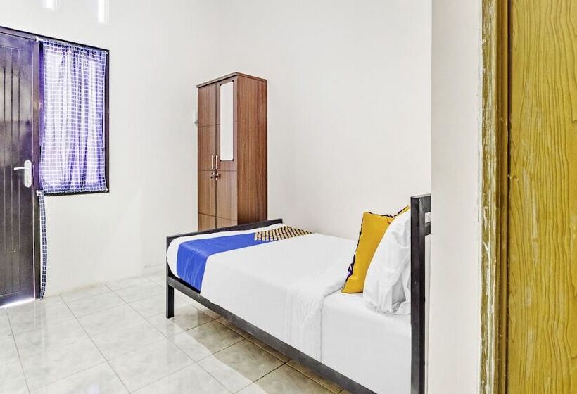 ホテル Spot On 90742 Kinanthy Homestay Syariah