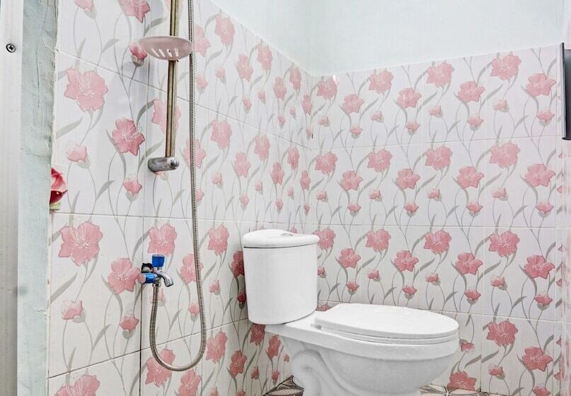 فندق Spot On 90760 Homestay Al Madina Syariah