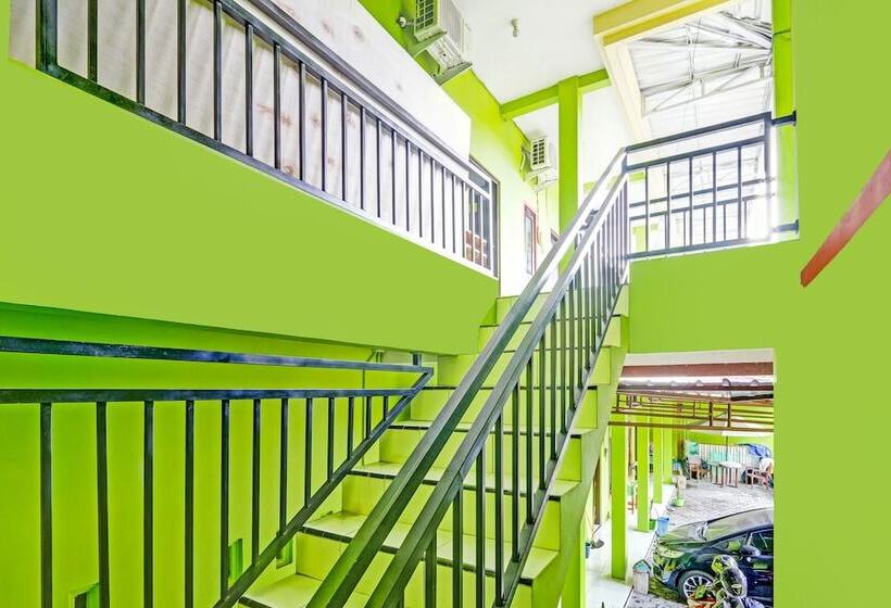 فندق Spot On 90760 Homestay Al Madina Syariah