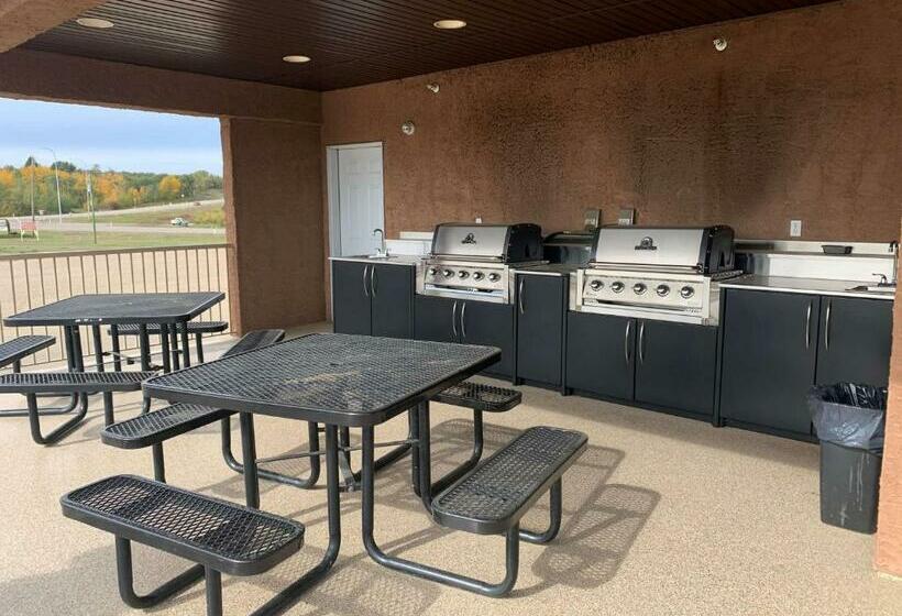 Surestay Plus Hotel By Best Western Hardisty