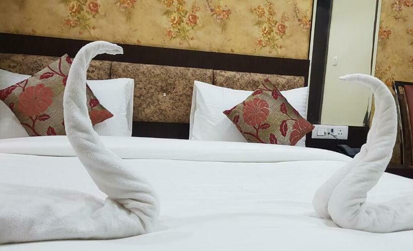 Hotel Teeja S   Haldi Restaurant Aiims Road Jodhpur