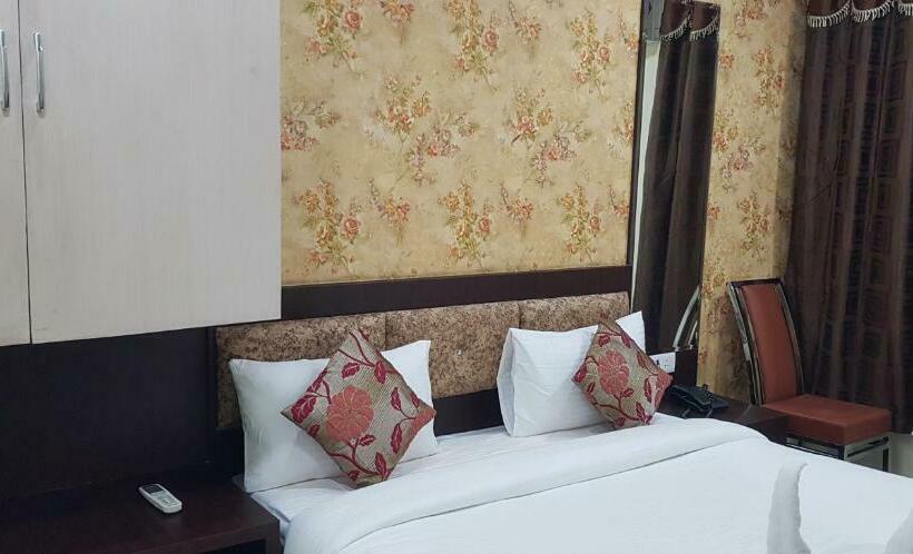 Hotel Teeja S   Haldi Restaurant Aiims Road Jodhpur